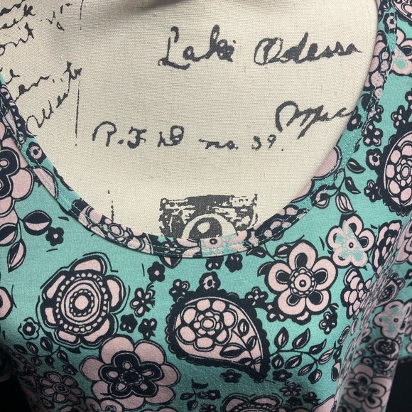 Lularoe Perfect Tee Size Large but fits up to 2X. Teal and Floral Print - Picture 5 of 6